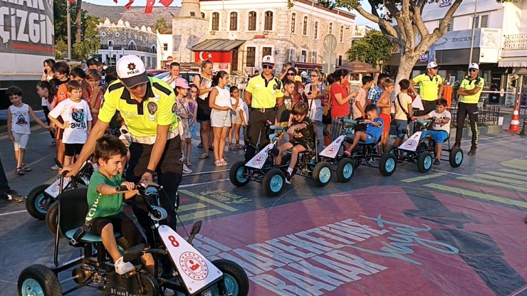 Bodrum'da çocuklara mobil Trafik Eğitim TIR'ında eğitim verildi