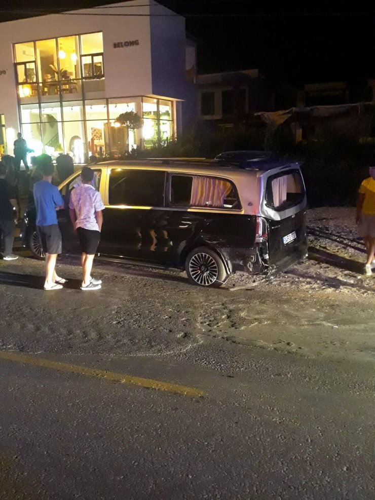 Bodrum'da minibüse çarpan motosikletin sürücüsü öldü