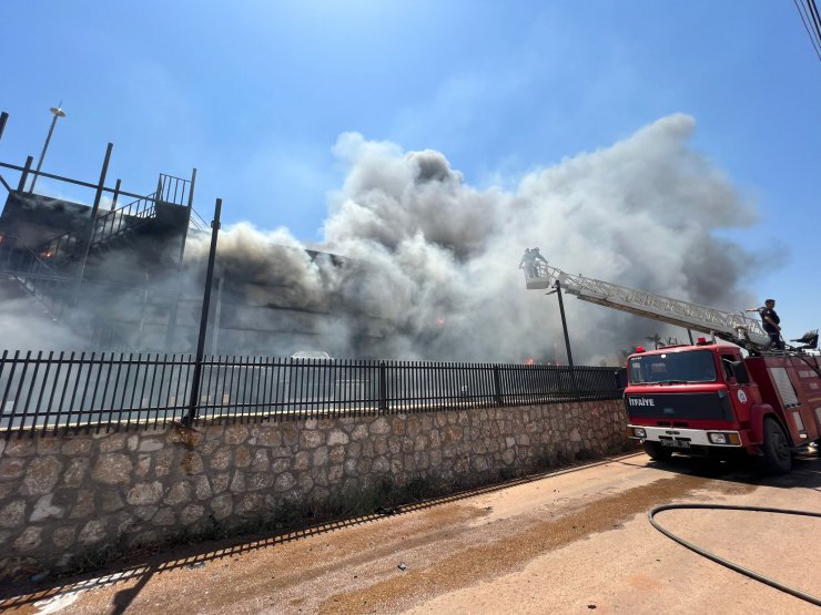 Antalya'da fabrika yangını