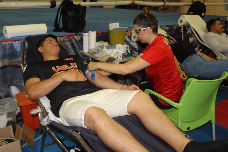 Milli takım sporcularından kan bağışı farkındalığı