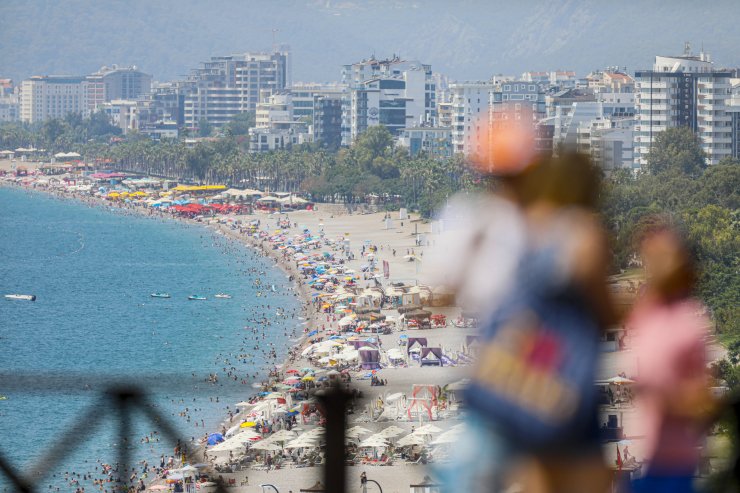 Antalya'da sahilde ve kanalda serinlik