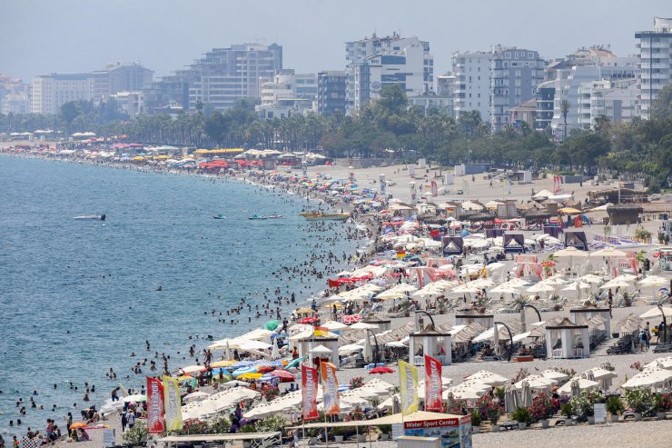 Antalya'da yüzde 76'ya ulaşan nem, bunalttı