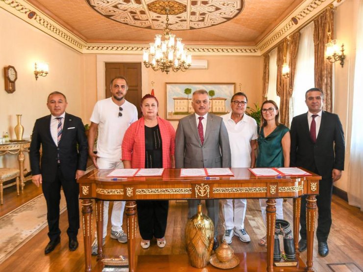Hayırseverden ek derslik protokolü