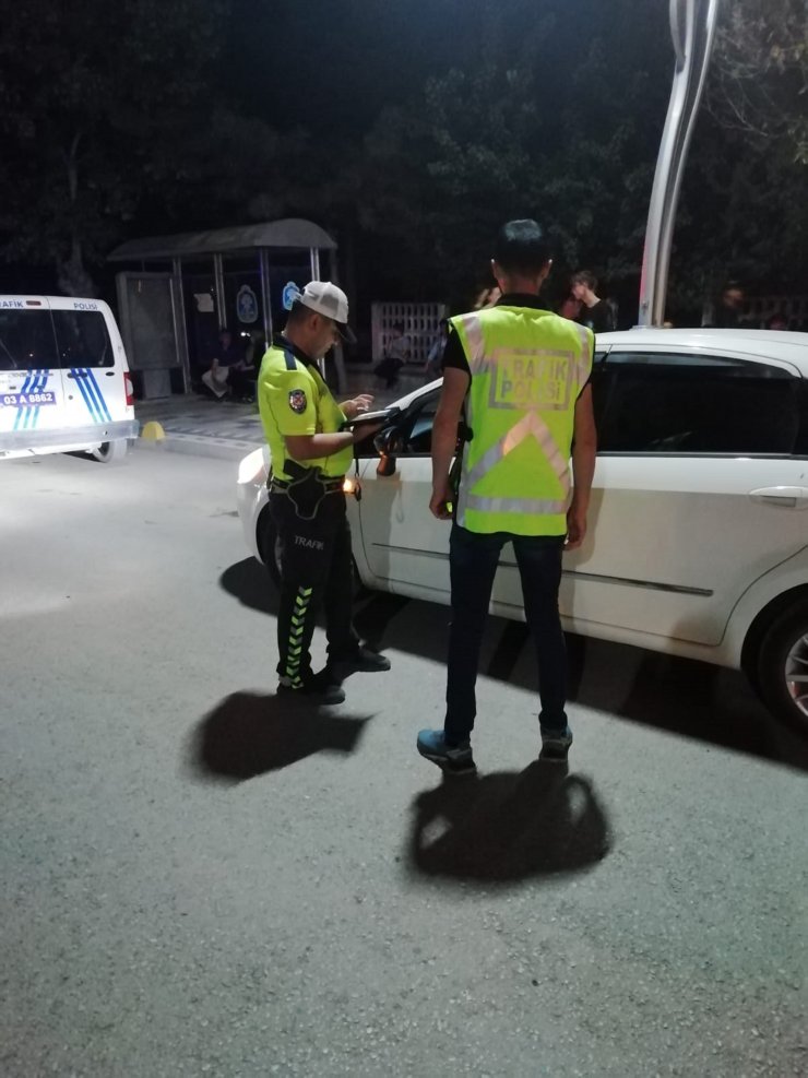 Polisten gece trafik denetimi