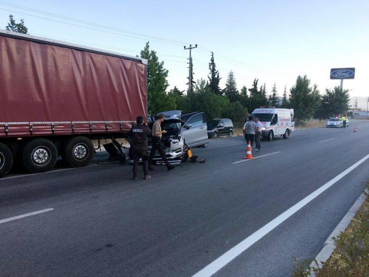 Şarkıcı Tan, Burdur'da trafik kazasında yaralandı