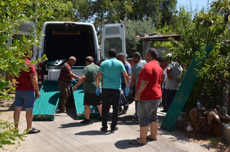 Tabancayla eşini öldürüp, intihar etti