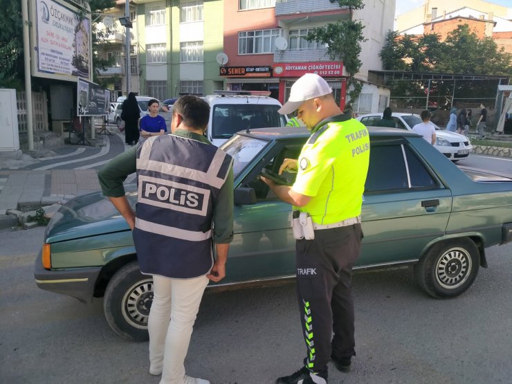 Polisten trafik denetimi