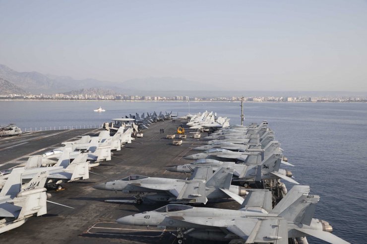 Dünyanın en büyük uçak gemisi USS Gerald R. Ford, Antalya'da 