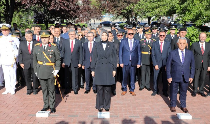 Afyonkarahisar'da çelenk töreni