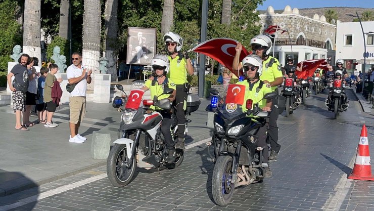 Bodrum’da polis ekiplerinden motosikletli kortej