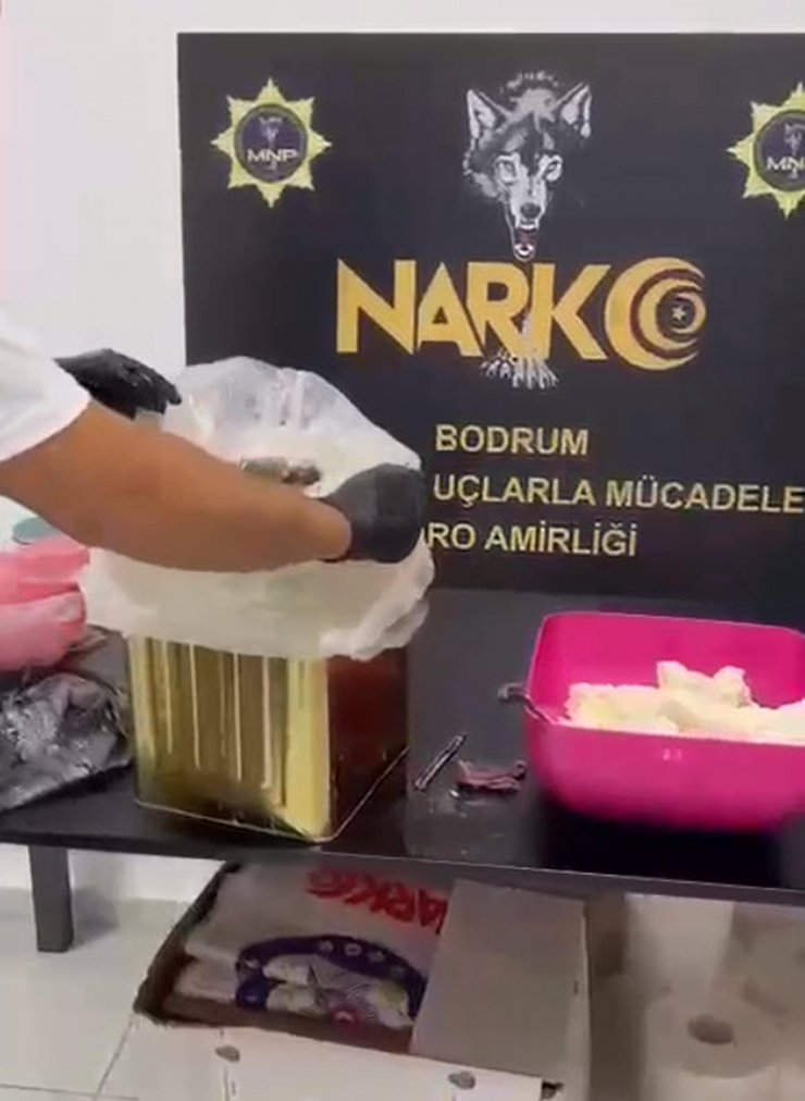 Peynir tenekesinden 1 kilo 711 gram esrar çıktı