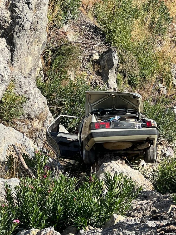 Alanya'da araç uçurumdan düştü; 1 yaralı