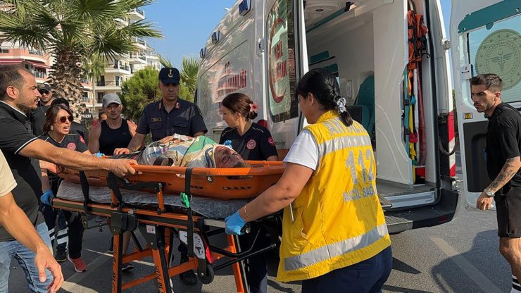 Alanya'da safari aracıyla otomobil çarpıştı; 2 ölü, 17 yaralı