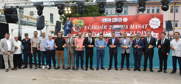 Eğirdir'de Elma Hasat Festivali yapıldı