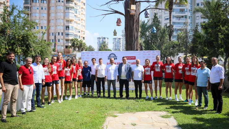 Voleybolculara sağlık sponsoru