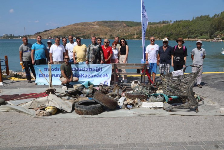 Bodrum’da iki mahalledeki deniz dibi temizliğinde toplam 664 kilogram atık toplandı