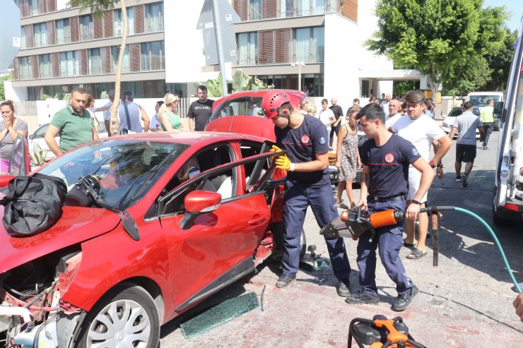 Futbolcu Naldo'nun ailesi Antalya'da kaza geçirdi: 1'i ağır, 5 yaralı