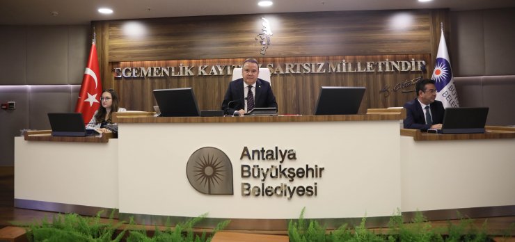 Böcek'ten mecliste 'çok beklersiniz' çıkışı