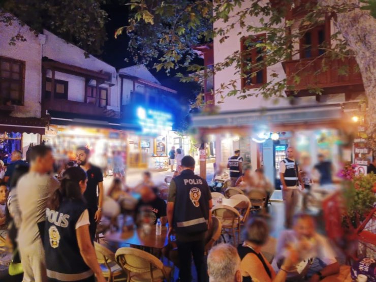 Antalya'da polisten 'huzur' uygulaması