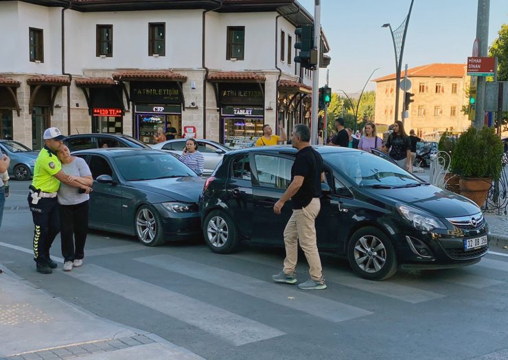 Şoka giren kadını polis teselli etti