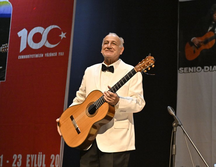 Gitarın 12 yıllık yolculuğu