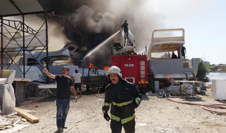 Antalya'da ot yangını, bakım yapılan teknelere ve ormana sıçradı (2)- Yeniden