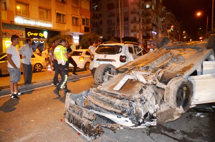 Önce yayaya ardından elektrik trafosuna çarpıp takla attı