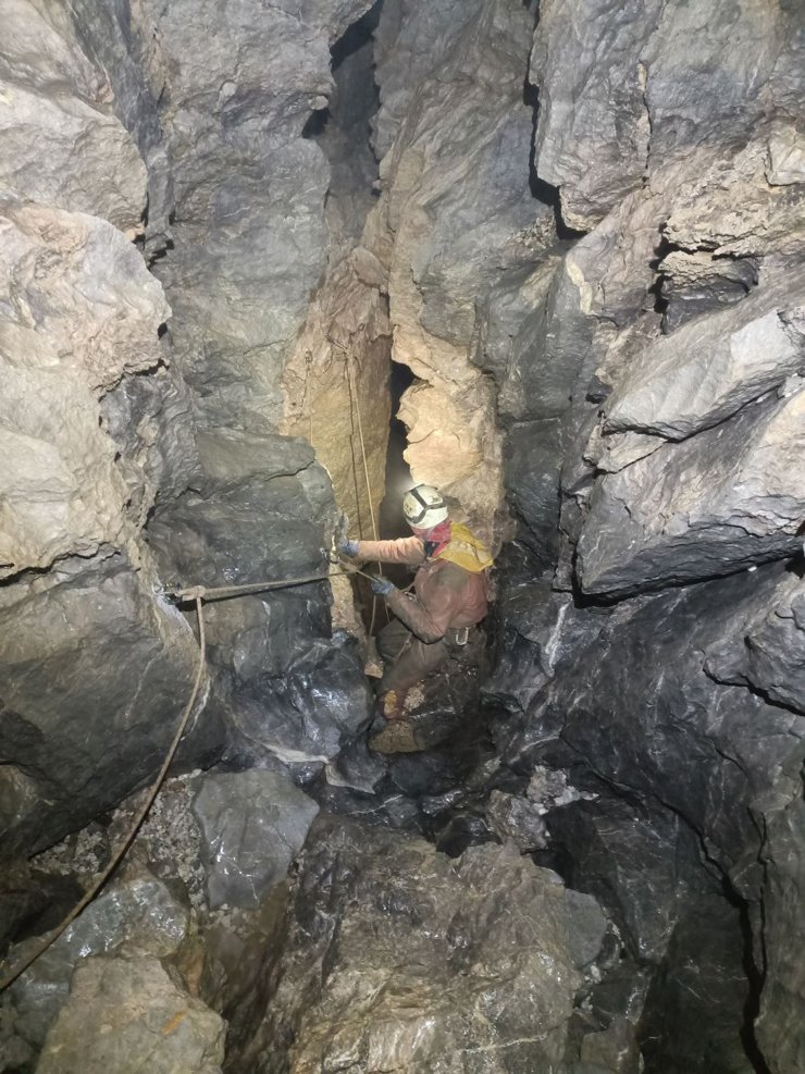 AKÜMAK, Türkiye'nin en derin 10'uncu mağarasını haritalandırdı